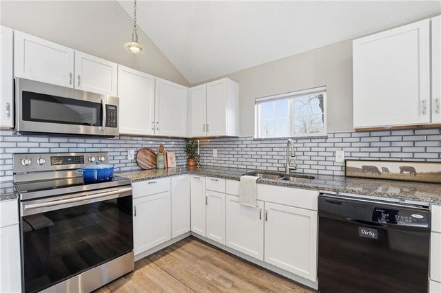 1404 S Butler Drive, Harrisonville, MO 64701