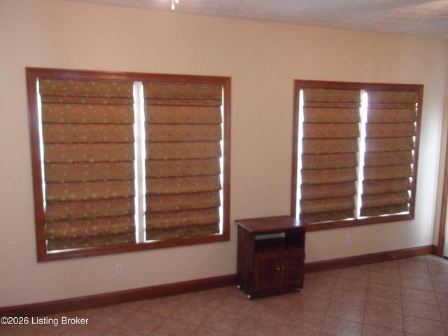 4085 Lawrenceburg Rd, Bloomfield, KY 40008