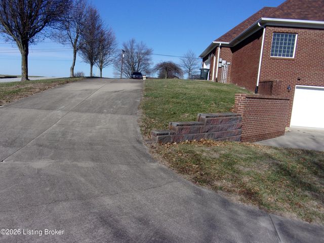 4085 Lawrenceburg Rd, Bloomfield, KY 40008