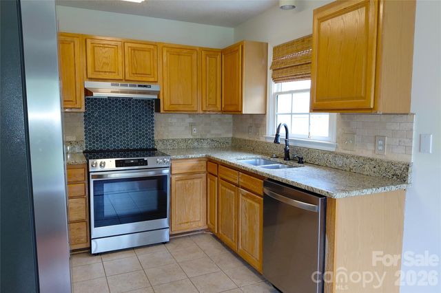 1016 Thorncrest Drive, Fletcher, NC 28732