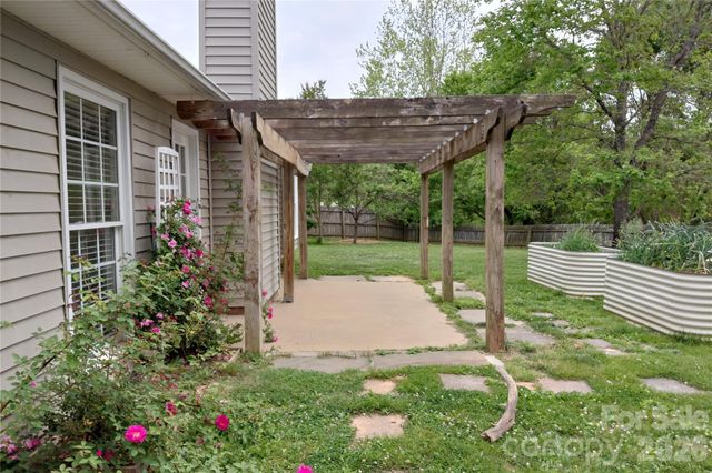 1016 Thorncrest Drive, Fletcher, NC 28732