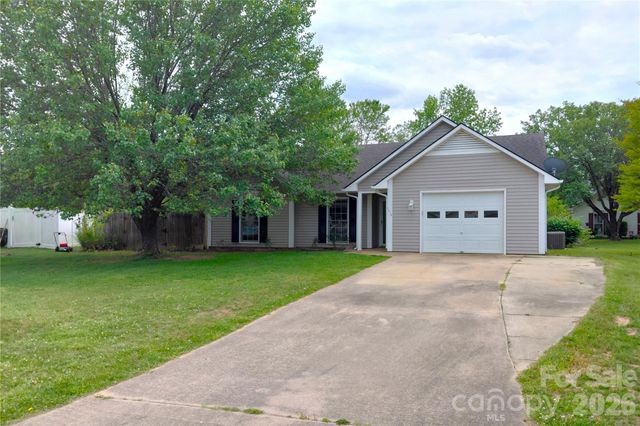 1016 Thorncrest Drive, Fletcher, NC 28732