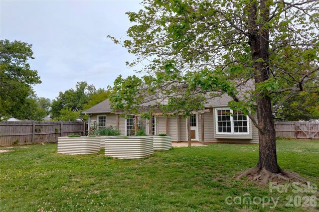 1016 Thorncrest Drive, Fletcher, NC 28732