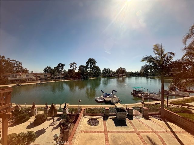 1553 Chalgrove, Corona, CA 92882