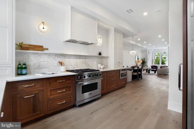 421 4TH ST NE, Washington, DC 20002