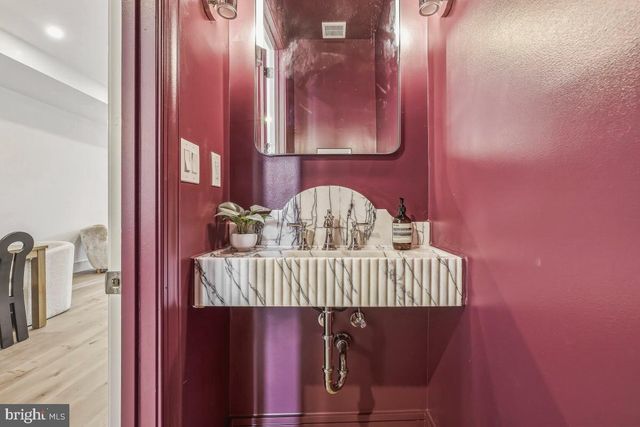 421 4TH ST NE, Washington, DC 20002