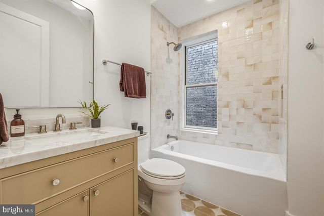 421 4TH ST NE, Washington, DC 20002