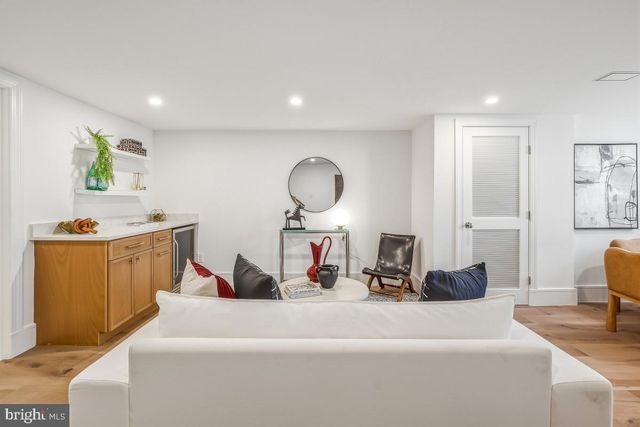 421 4TH ST NE, Washington, DC 20002