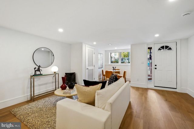 421 4TH ST NE, Washington, DC 20002