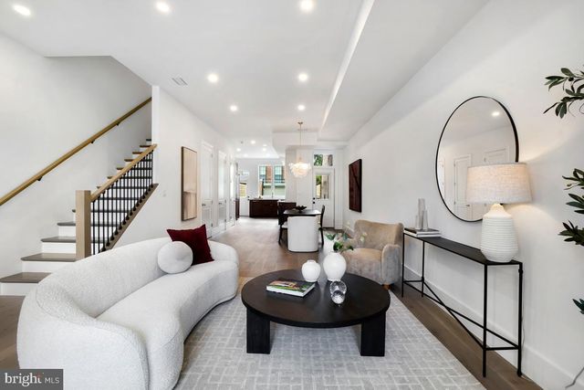 421 4TH ST NE, Washington, DC 20002