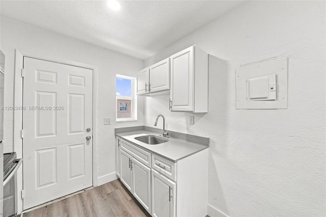 925 NW 69th St 2, Miami, FL 33150