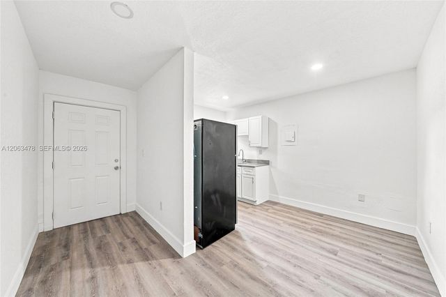 925 NW 69th St 2, Miami, FL 33150
