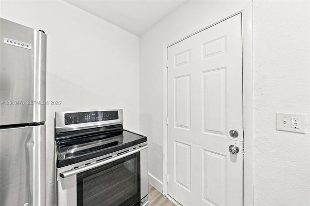 925 NW 69th St 2, Miami, FL 33150