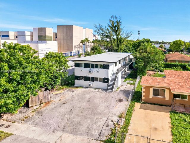 925 NW 69th St 2, Miami, FL 33150