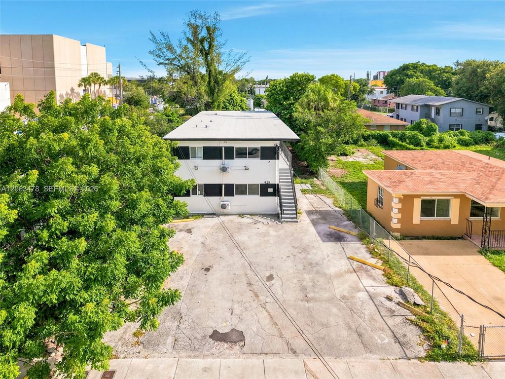 925 NW 69th St 2, Miami, FL 33150