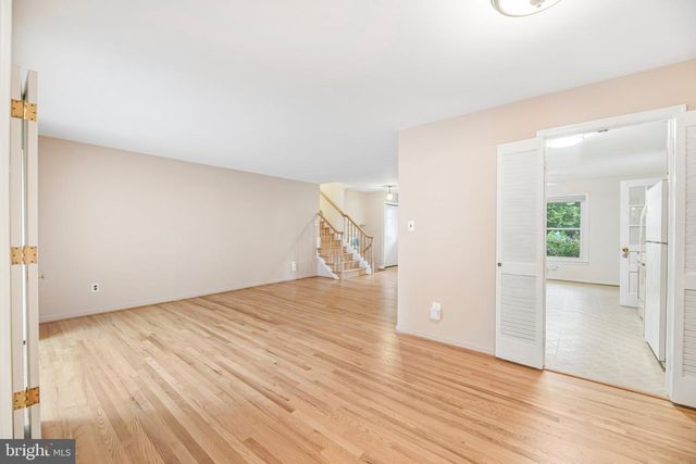 5204 HOLDEN ST, Fairfax, VA 22032