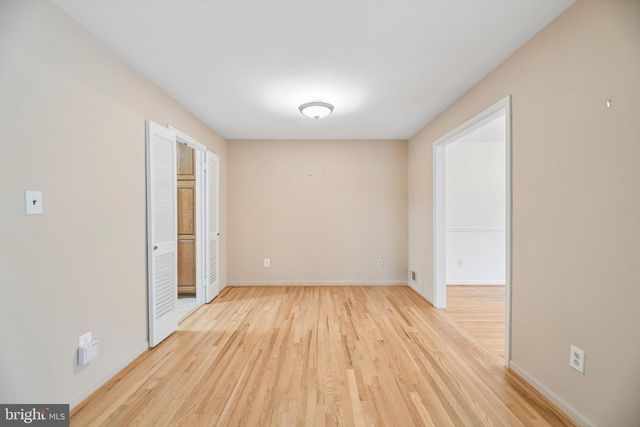 5204 HOLDEN ST, Fairfax, VA 22032