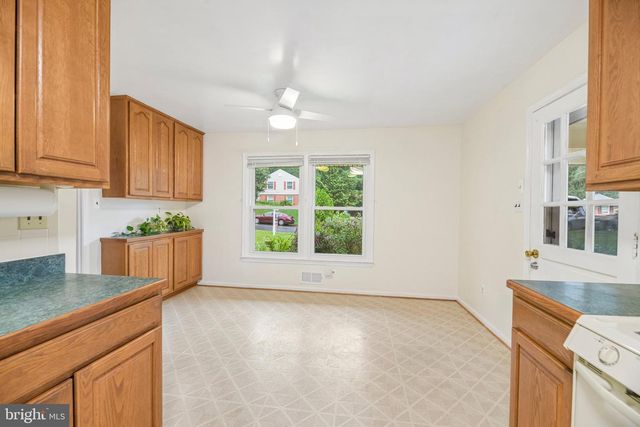 5204 HOLDEN ST, Fairfax, VA 22032
