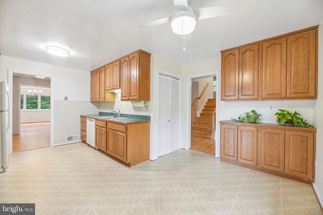 5204 HOLDEN ST, Fairfax, VA 22032