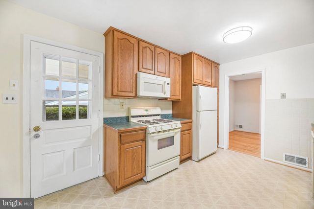 5204 HOLDEN ST, Fairfax, VA 22032