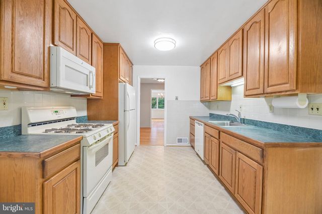 5204 HOLDEN ST, Fairfax, VA 22032