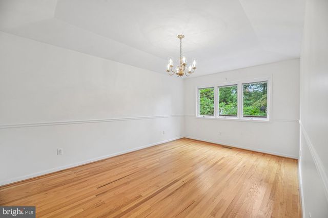 5204 HOLDEN ST, Fairfax, VA 22032
