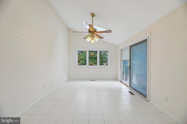 5204 HOLDEN ST, Fairfax, VA 22032