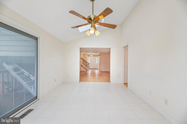 5204 HOLDEN ST, Fairfax, VA 22032