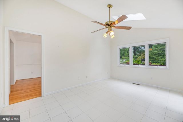 5204 HOLDEN ST, Fairfax, VA 22032