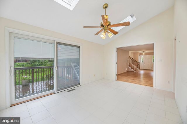 5204 HOLDEN ST, Fairfax, VA 22032