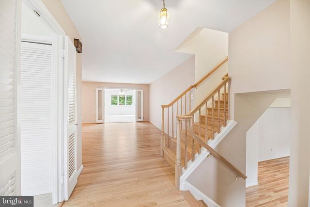 5204 HOLDEN ST, Fairfax, VA 22032