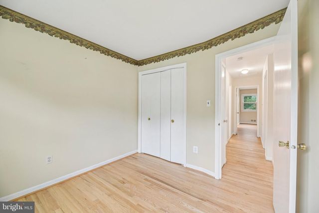 5204 HOLDEN ST, Fairfax, VA 22032
