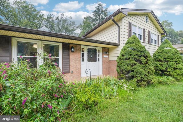5204 HOLDEN ST, Fairfax, VA 22032