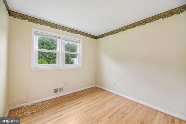5204 HOLDEN ST, Fairfax, VA 22032