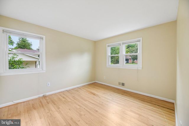 5204 HOLDEN ST, Fairfax, VA 22032