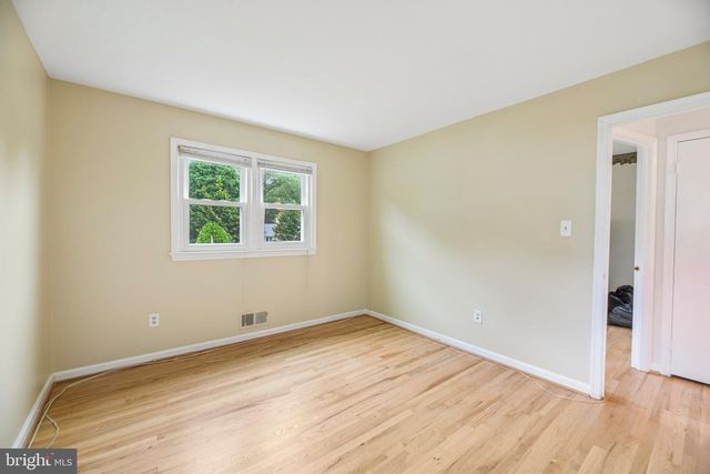 5204 HOLDEN ST, Fairfax, VA 22032