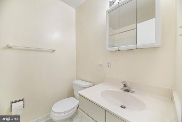 5204 HOLDEN ST, Fairfax, VA 22032
