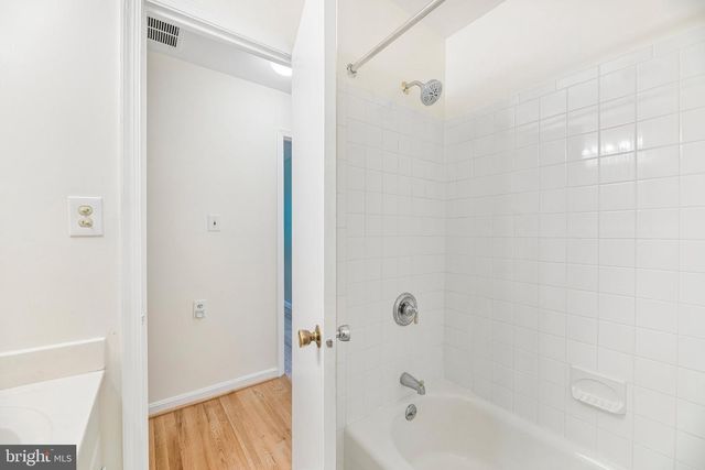 5204 HOLDEN ST, Fairfax, VA 22032