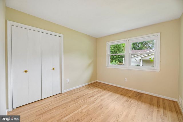 5204 HOLDEN ST, Fairfax, VA 22032