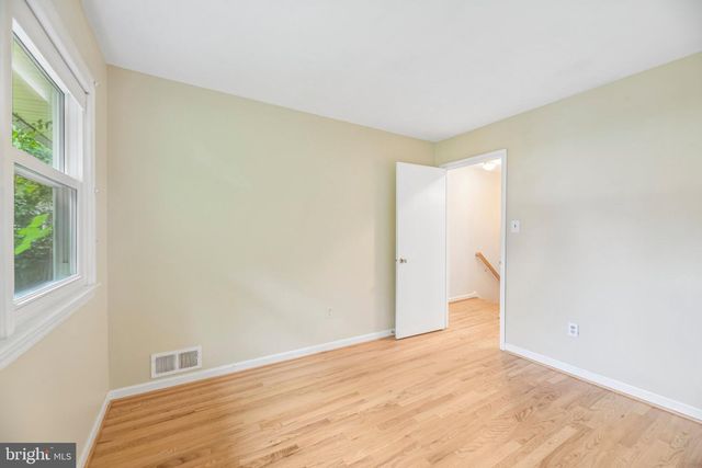 5204 HOLDEN ST, Fairfax, VA 22032