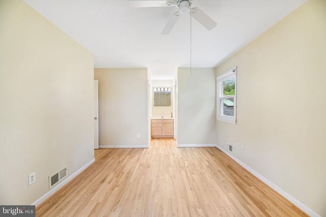 5204 HOLDEN ST, Fairfax, VA 22032