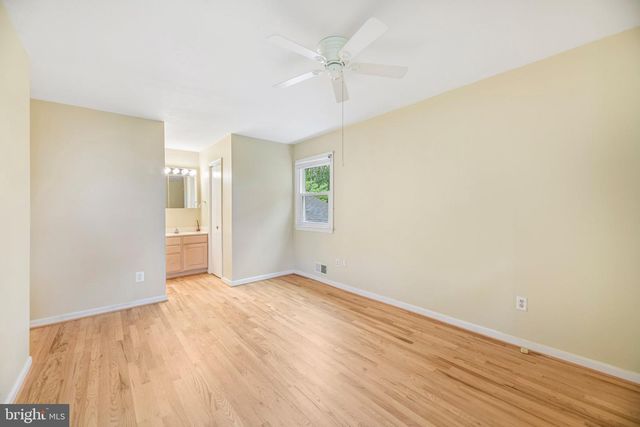 5204 HOLDEN ST, Fairfax, VA 22032