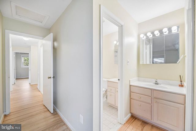 5204 HOLDEN ST, Fairfax, VA 22032