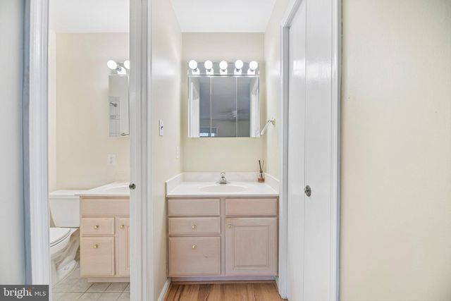 5204 HOLDEN ST, Fairfax, VA 22032