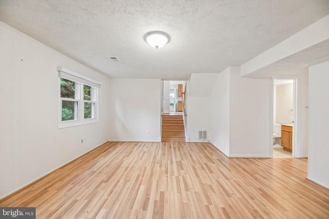 5204 HOLDEN ST, Fairfax, VA 22032