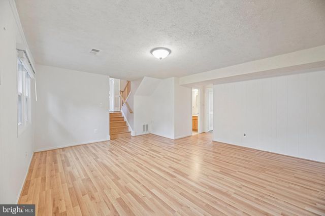 5204 HOLDEN ST, Fairfax, VA 22032