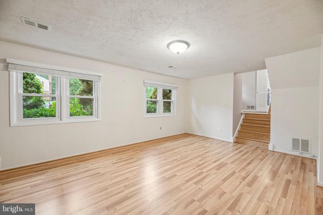 5204 HOLDEN ST, Fairfax, VA 22032