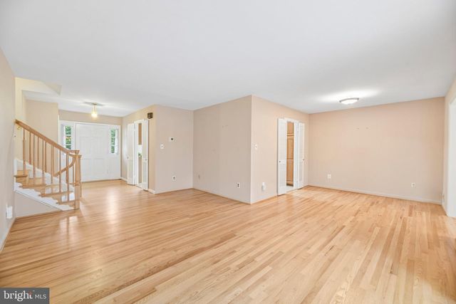 5204 HOLDEN ST, Fairfax, VA 22032