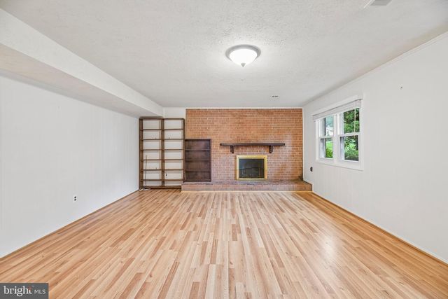 5204 HOLDEN ST, Fairfax, VA 22032