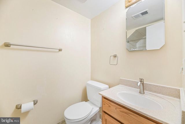 5204 HOLDEN ST, Fairfax, VA 22032